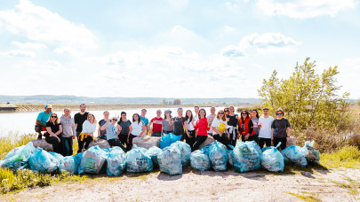 OTP Bank Romania collects 300 kg of waste from the Jiu River