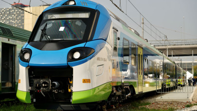 FNM and Alstom present Italys first hydrogen train